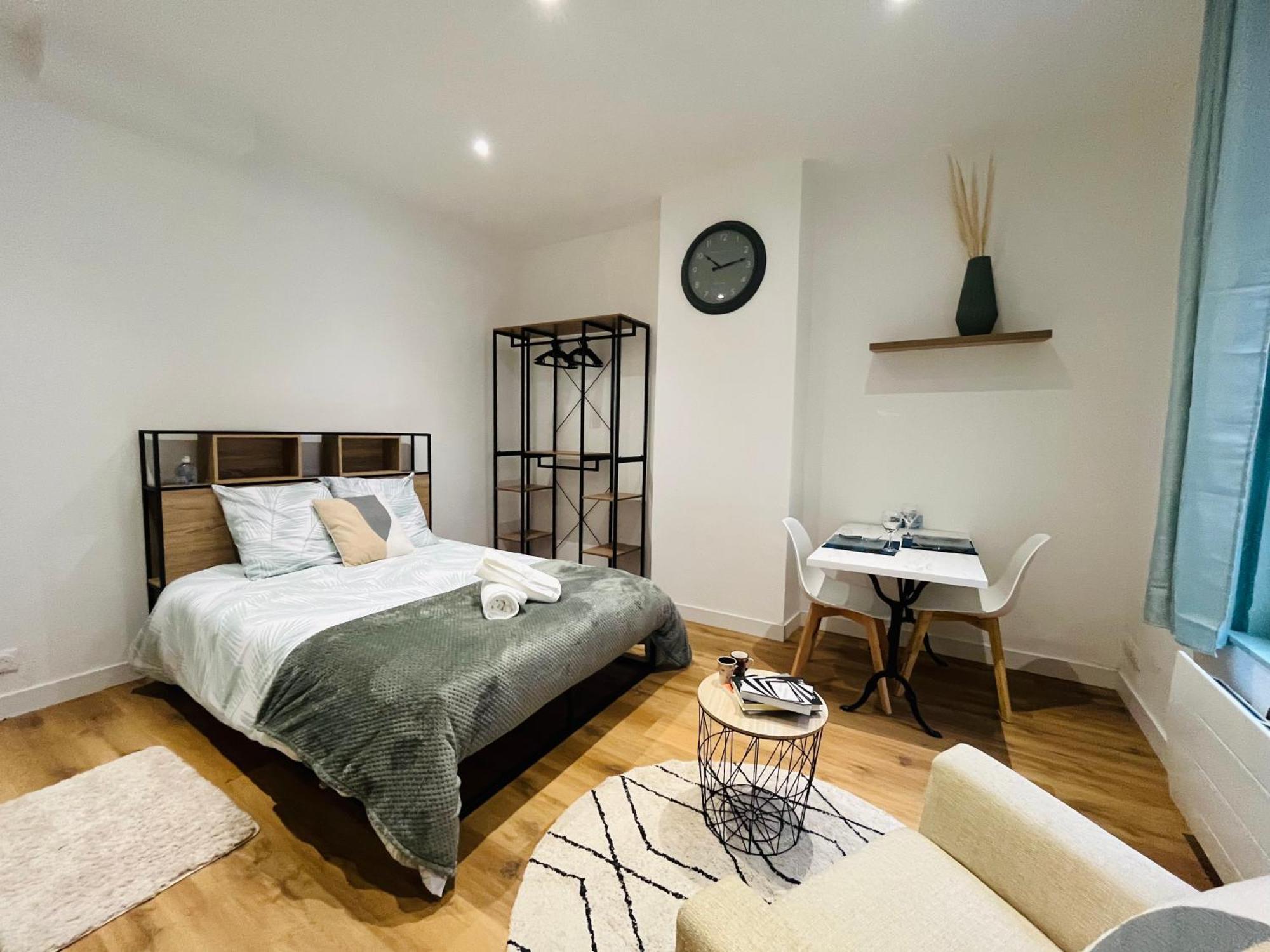 La Ruche Arrageoise - Parking Gratuit - Cozy - Grand Lit - Long Sejour Apartment Arras Exterior photo