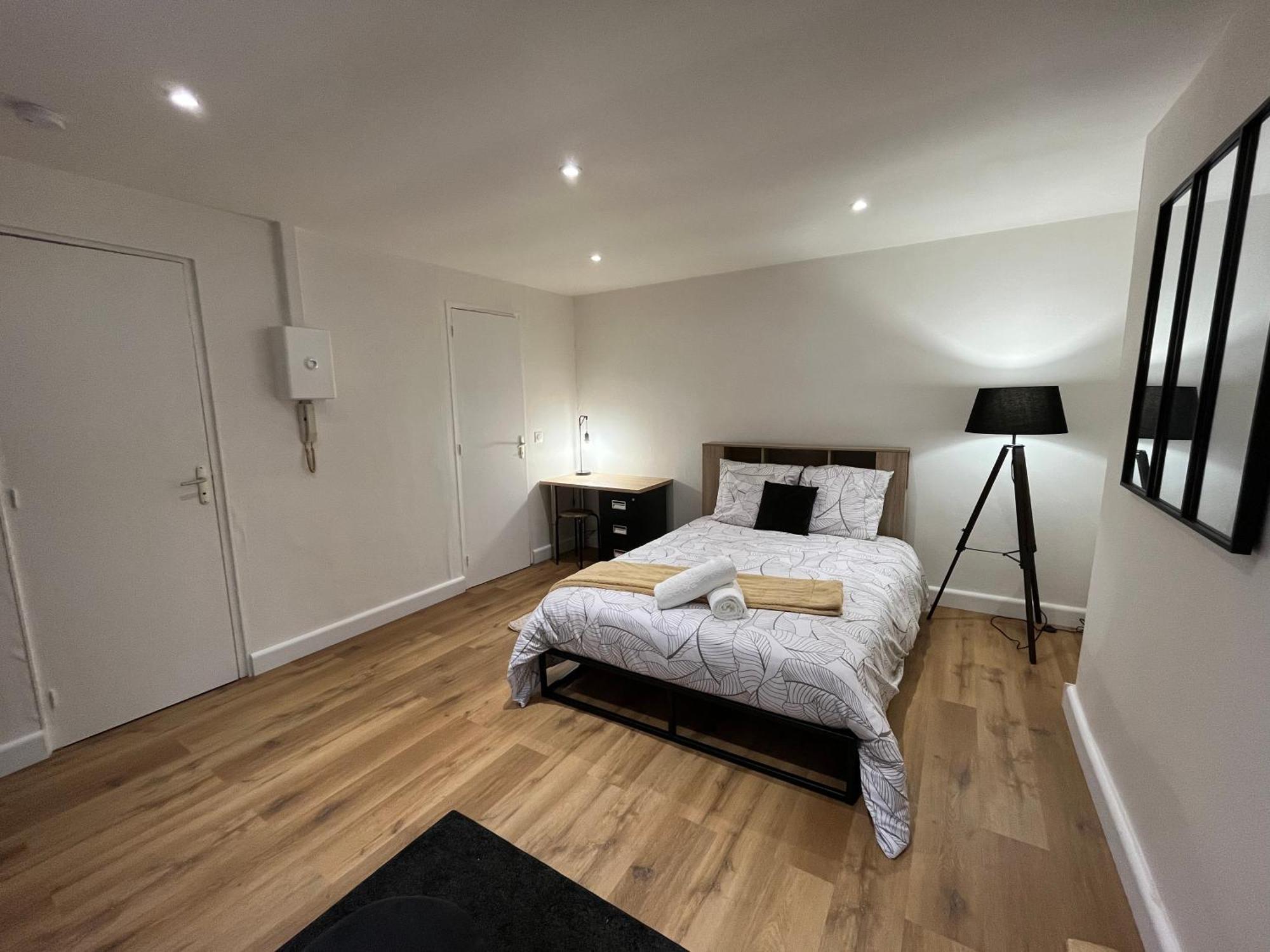 La Ruche Arrageoise - Parking Gratuit - Cozy - Grand Lit - Long Sejour Apartment Arras Exterior photo