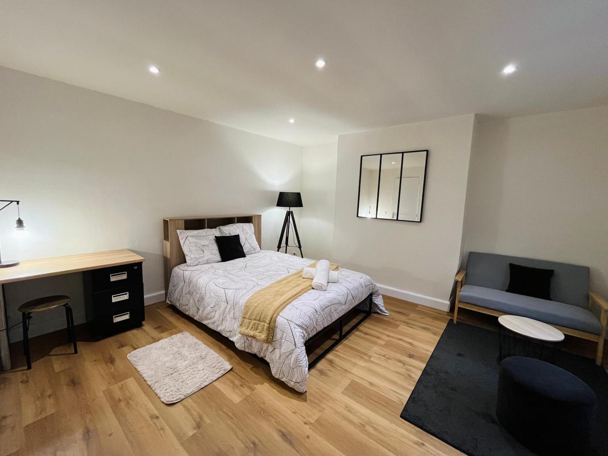 La Ruche Arrageoise - Parking Gratuit - Cozy - Grand Lit - Long Sejour Apartment Arras Exterior photo