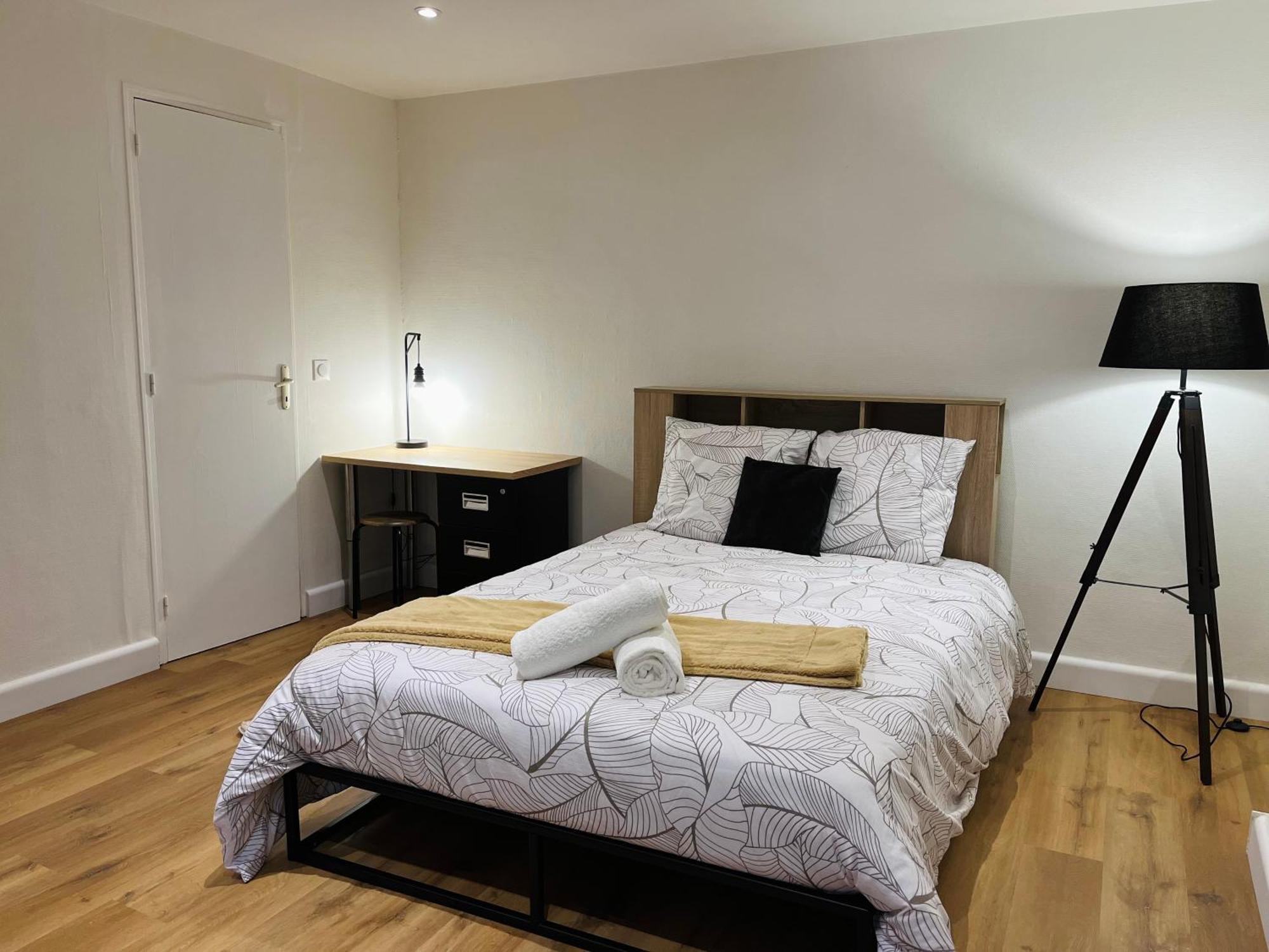 La Ruche Arrageoise - Parking Gratuit - Cozy - Grand Lit - Long Sejour Apartment Arras Exterior photo
