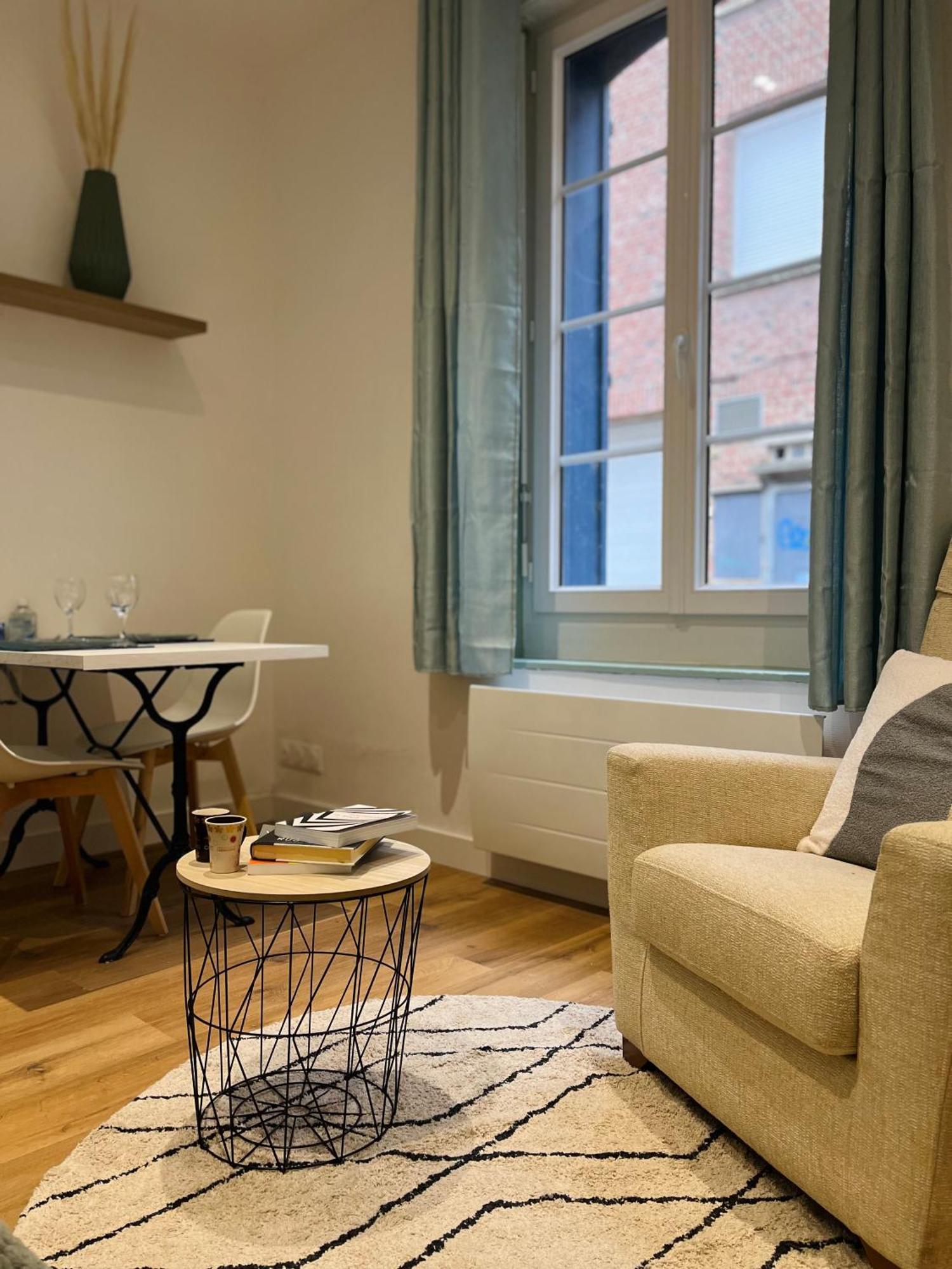 La Ruche Arrageoise - Parking Gratuit - Cozy - Grand Lit - Long Sejour Apartment Arras Exterior photo