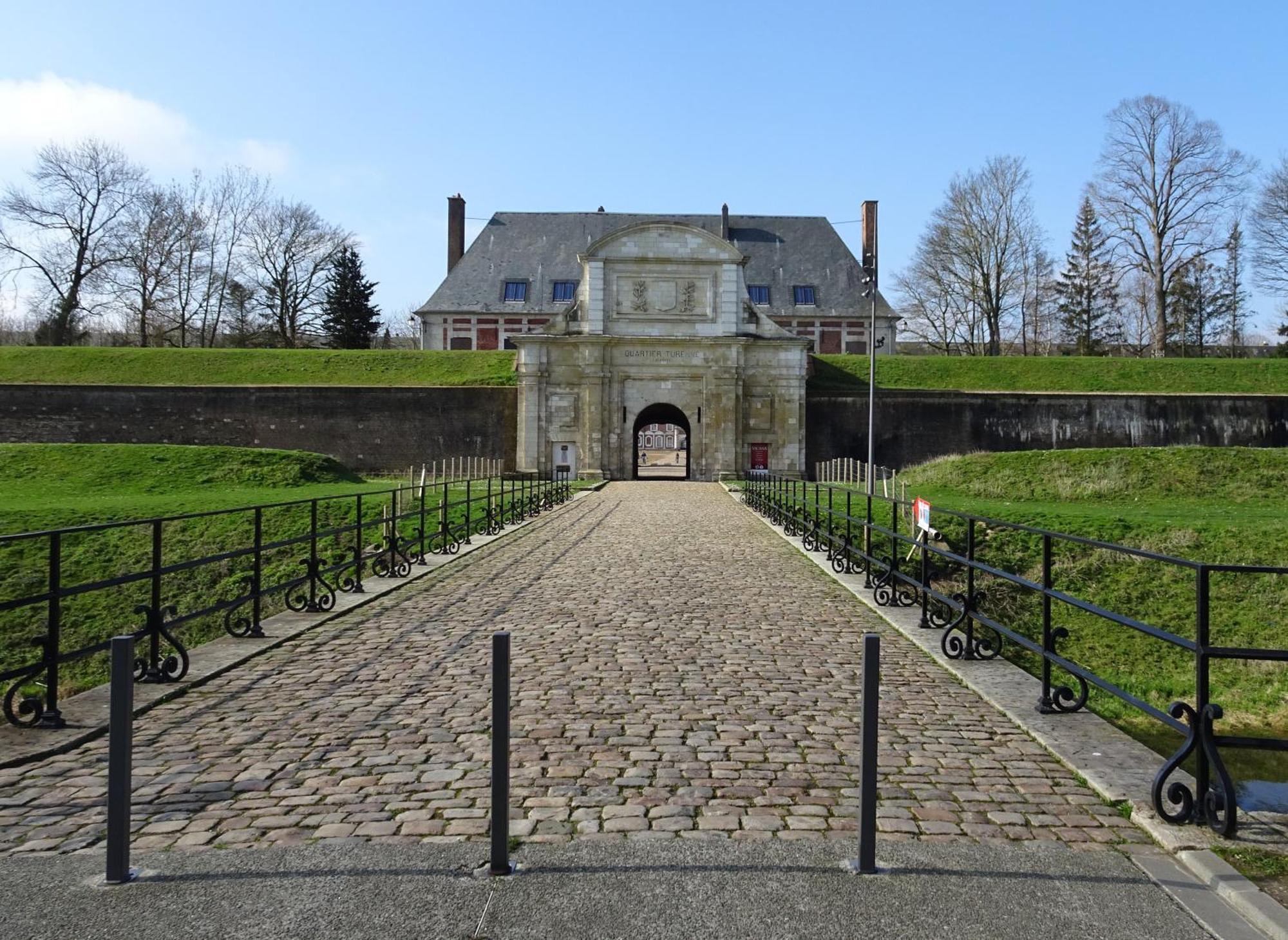 La Ruche Arrageoise - Parking Gratuit - Cozy - Grand Lit - Long Sejour Apartment Arras Exterior photo